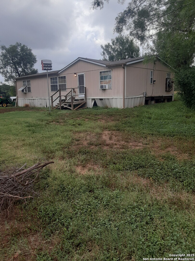 250 Private Road 6620 Devine TX 78016