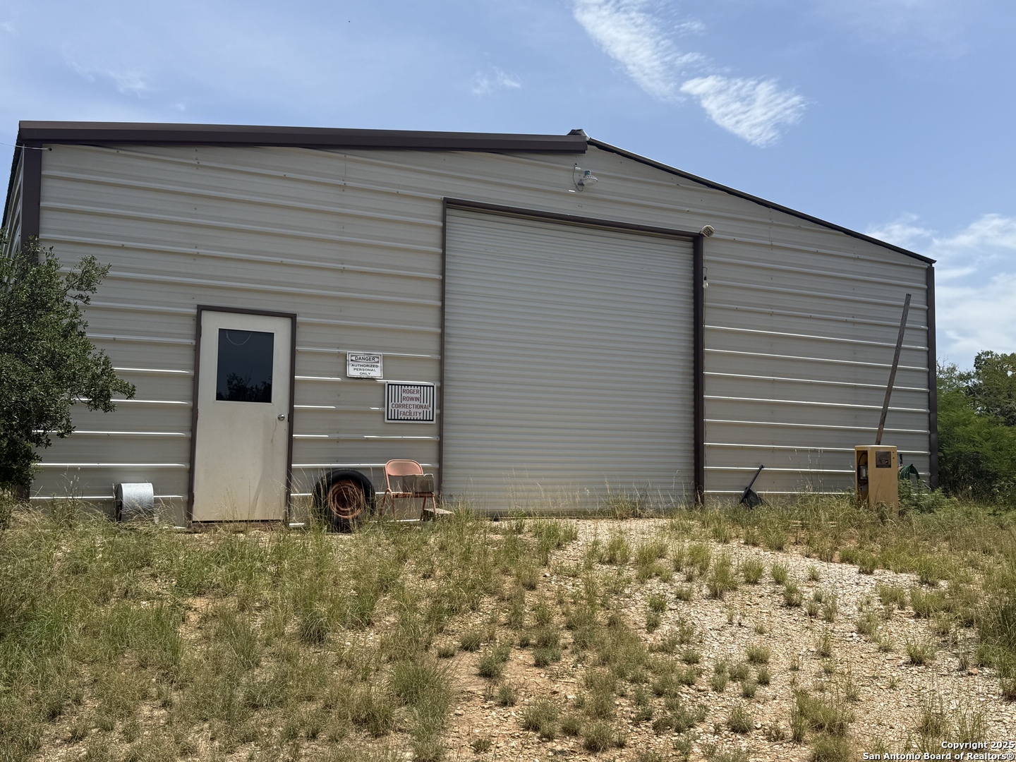 250 Private Road 6620 Devine TX 78016