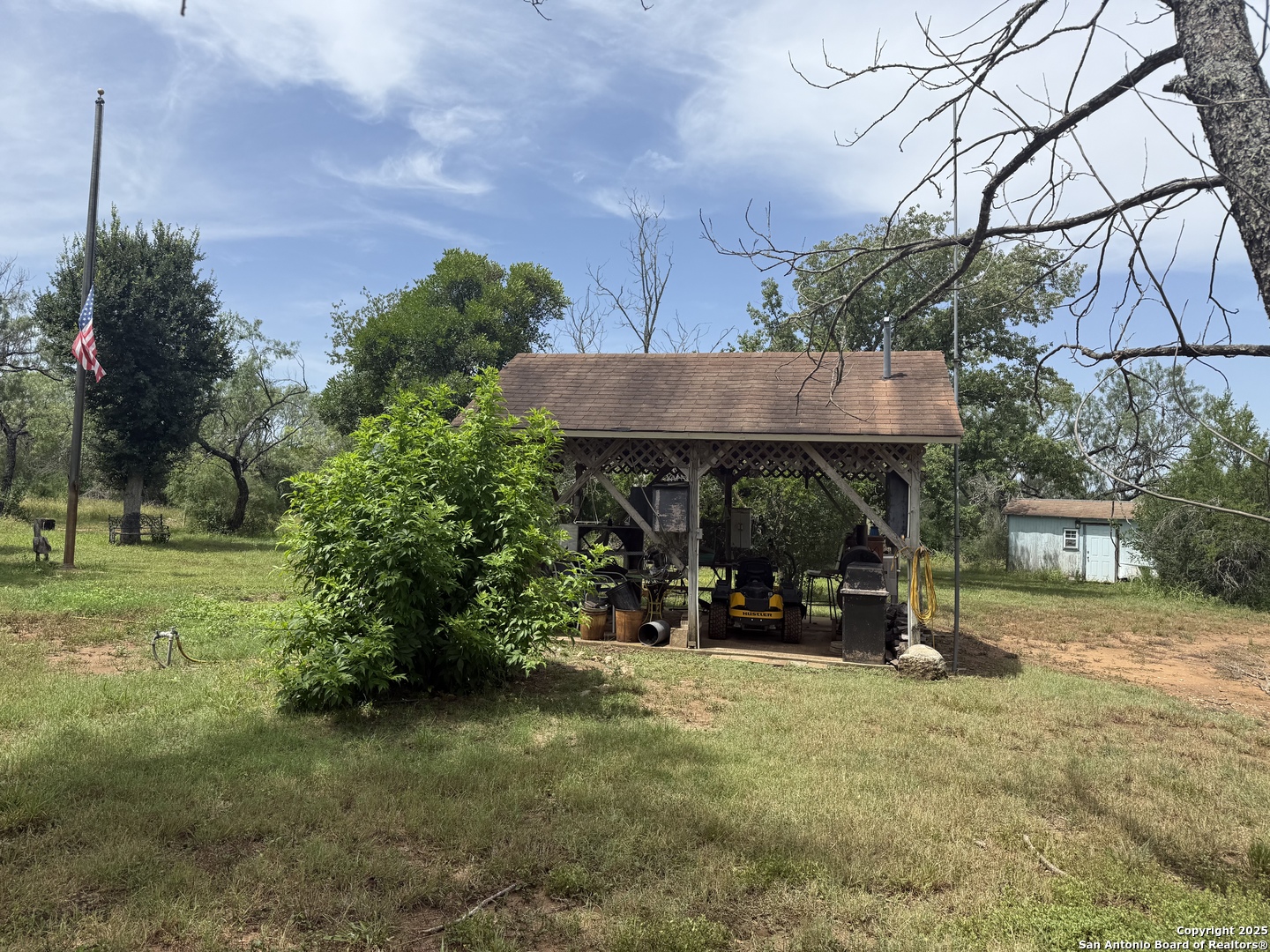 250 Private Road 6620 Devine TX 78016