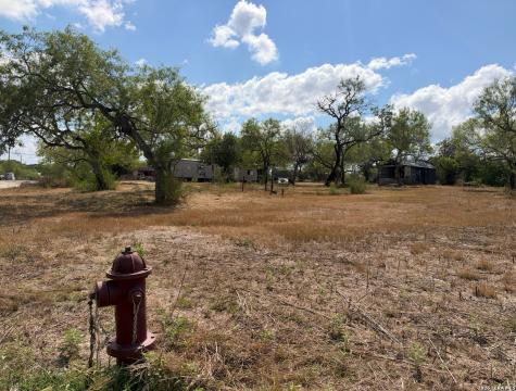 910 Pettus Street Kenedy TX 78119
