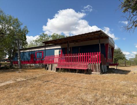 910 Pettus Street Kenedy TX 78119