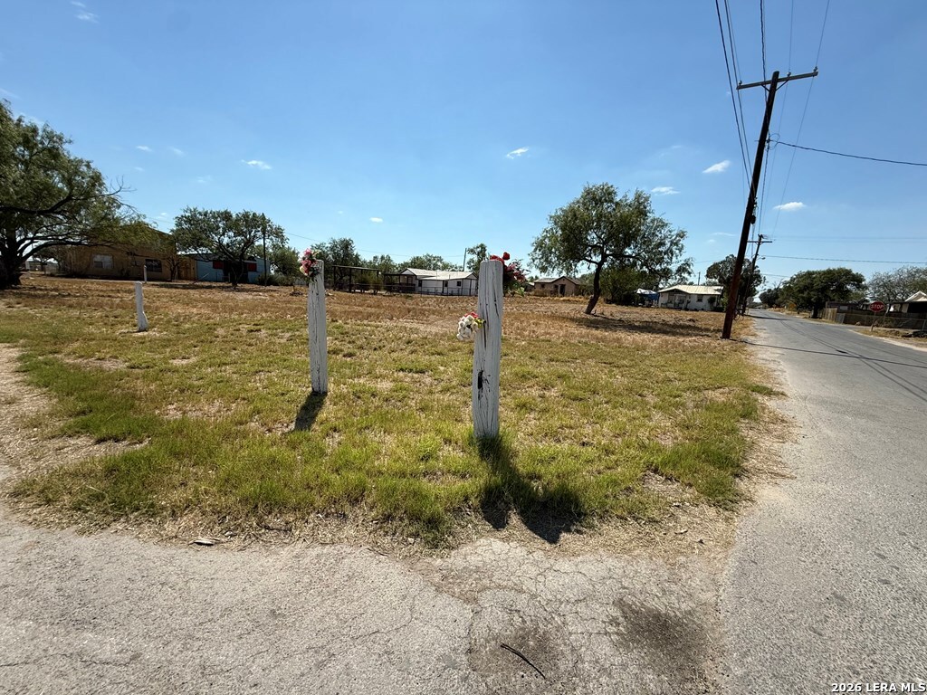 204 Hidalgo Carrizo Springs TX 78834