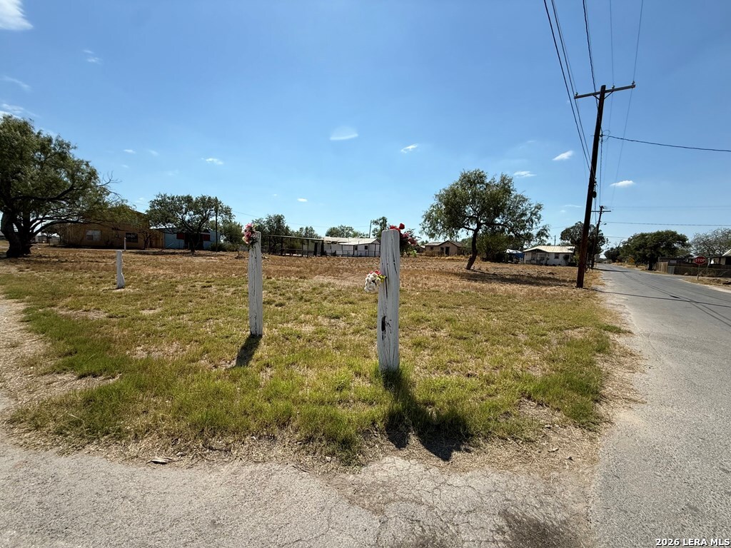 204 Hidalgo Carrizo Springs TX 78834