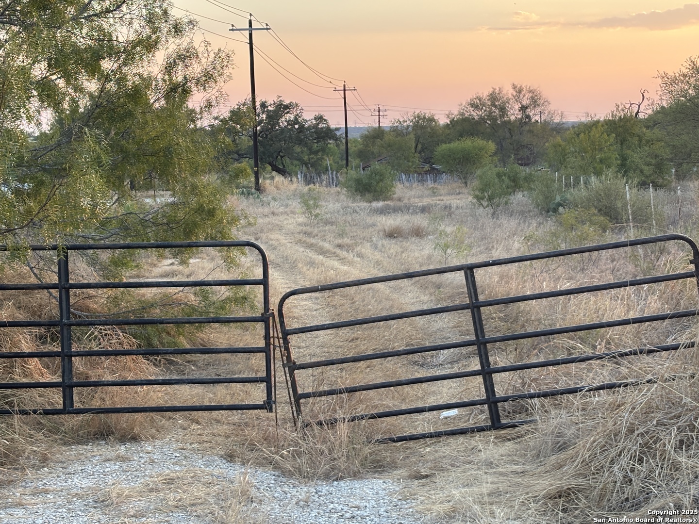 640 County Road 417 Mccoy TX 78113