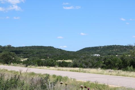 25 Seep Springs Camp Verde TX 78010