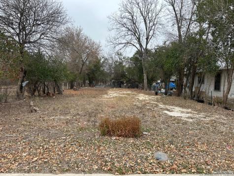 1510 12th Street Hondo TX 78861