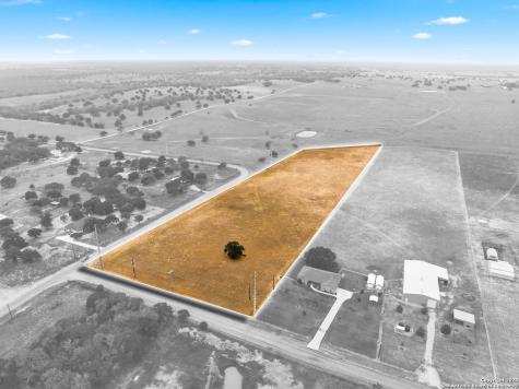 101 County Road 319 La Vernia TX 78121