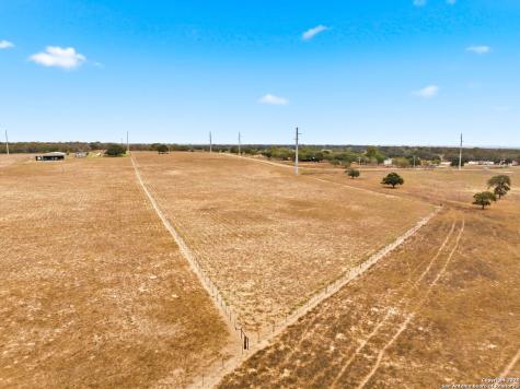 101 County Road 319 La Vernia TX 78121
