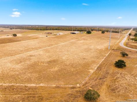 101 County Road 319 La Vernia TX 78121