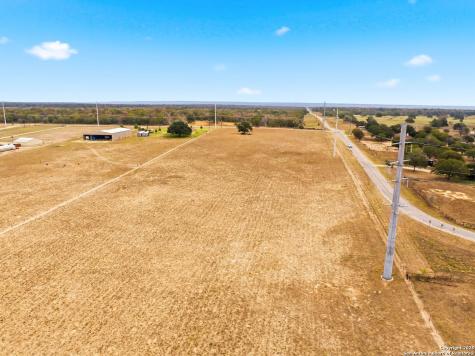 101 County Road 319 La Vernia TX 78121