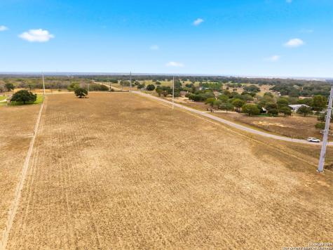 101 County Road 319 La Vernia TX 78121