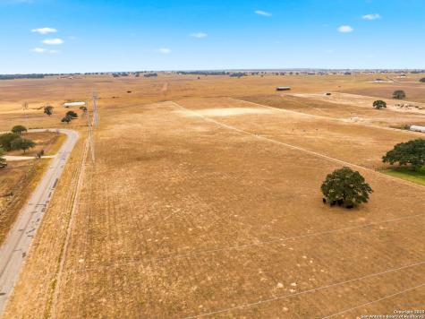 101 County Road 319 La Vernia TX 78121