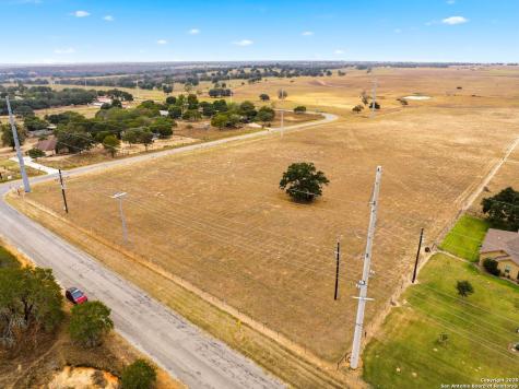 101 County Road 319 La Vernia TX 78121
