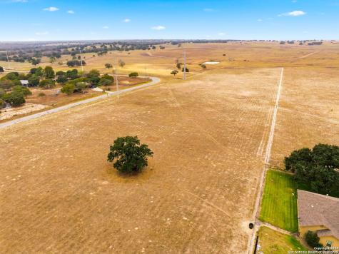101 County Road 319 La Vernia TX 78121