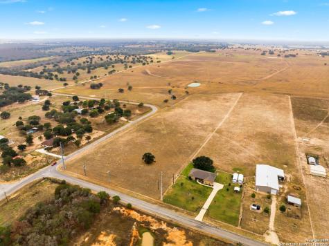 101 County Road 319 La Vernia TX 78121