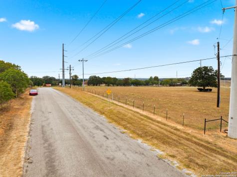 101 County Road 319 La Vernia TX 78121