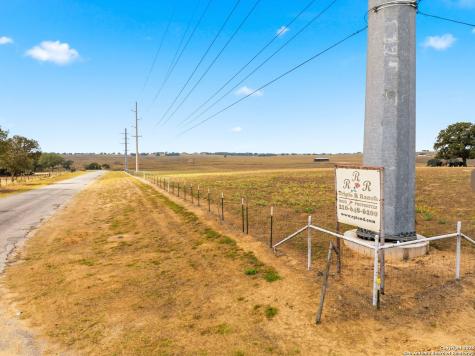 101 County Road 319 La Vernia TX 78121