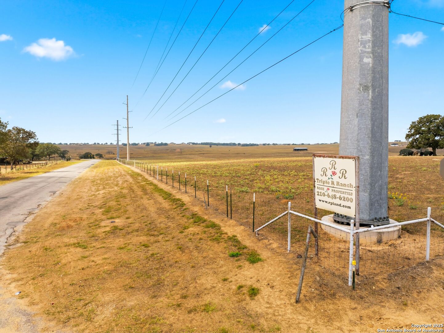 101 County Road 319 La Vernia TX 78121