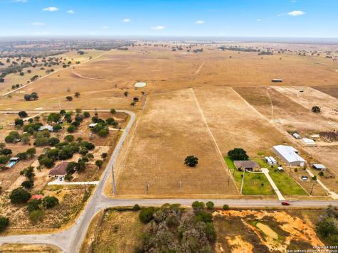 101 County Road 319 La Vernia TX 78121