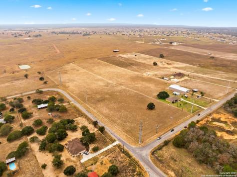 101 County Road 319 La Vernia TX 78121