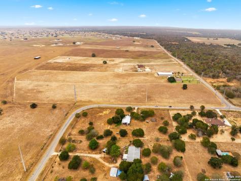 101 County Road 319 La Vernia TX 78121