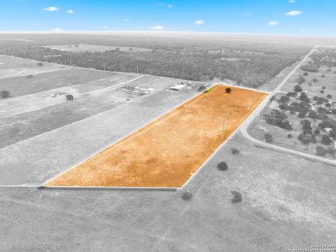 101 County Road 319 La Vernia TX 78121