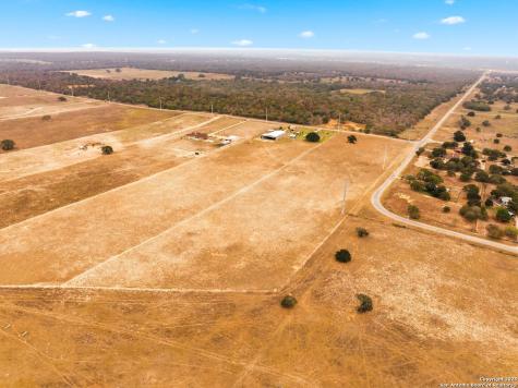 101 County Road 319 La Vernia TX 78121