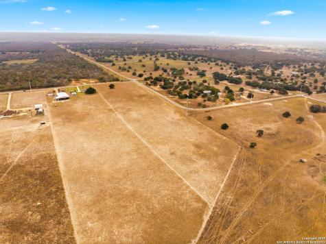 101 County Road 319 La Vernia TX 78121