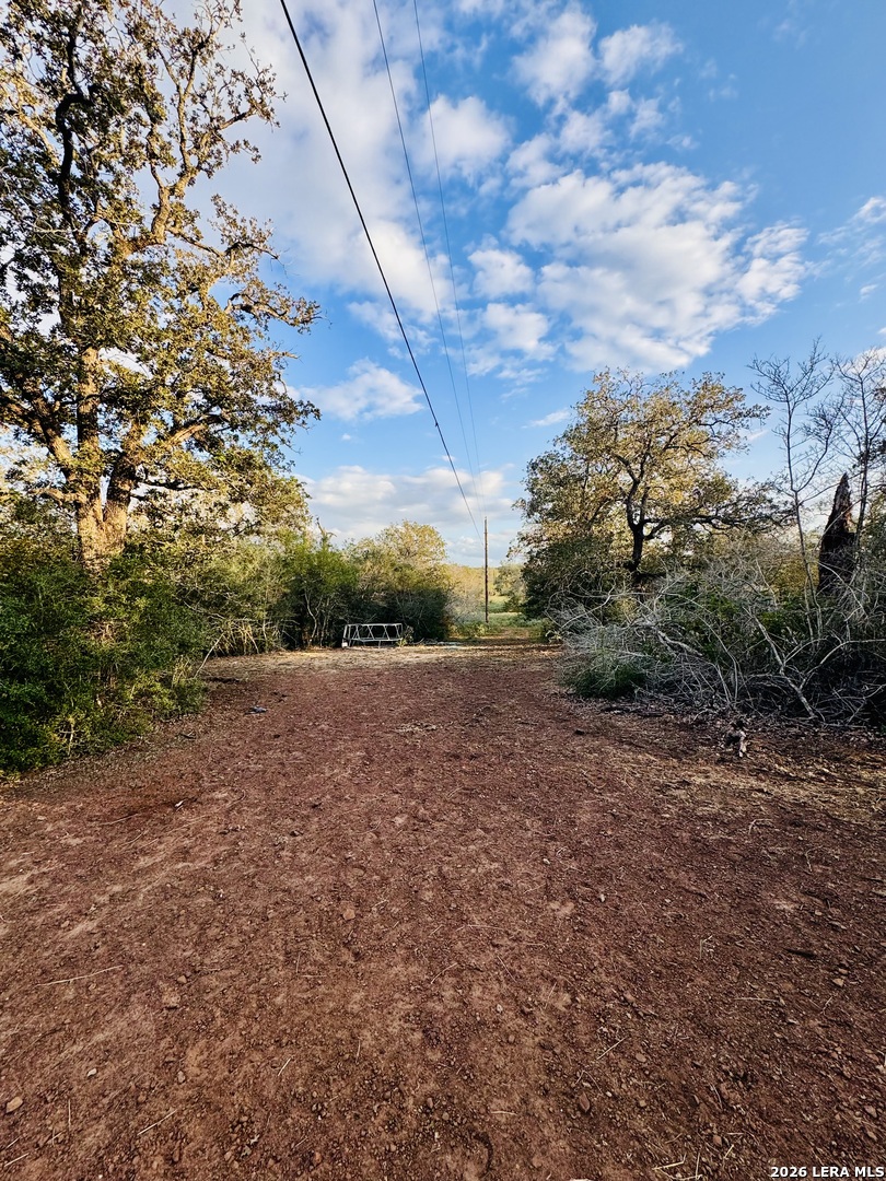 1410 W County Road 109 Leesville TX 78122