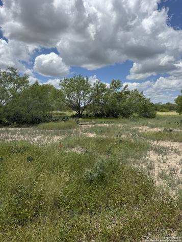 10 Windmill Ranchettes Cr 329 Jourdanton TX 78026