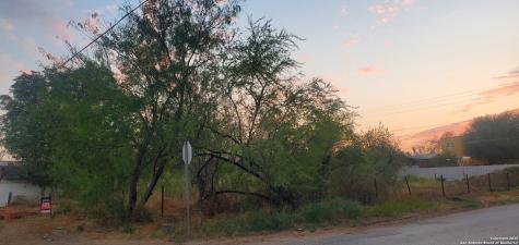 403 S Front Cotulla TX 78014