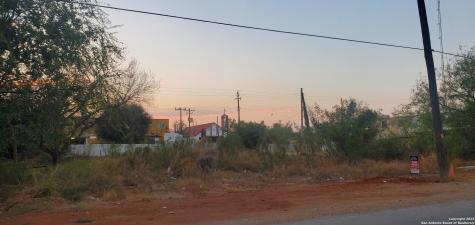 403 S Front Cotulla TX 78014