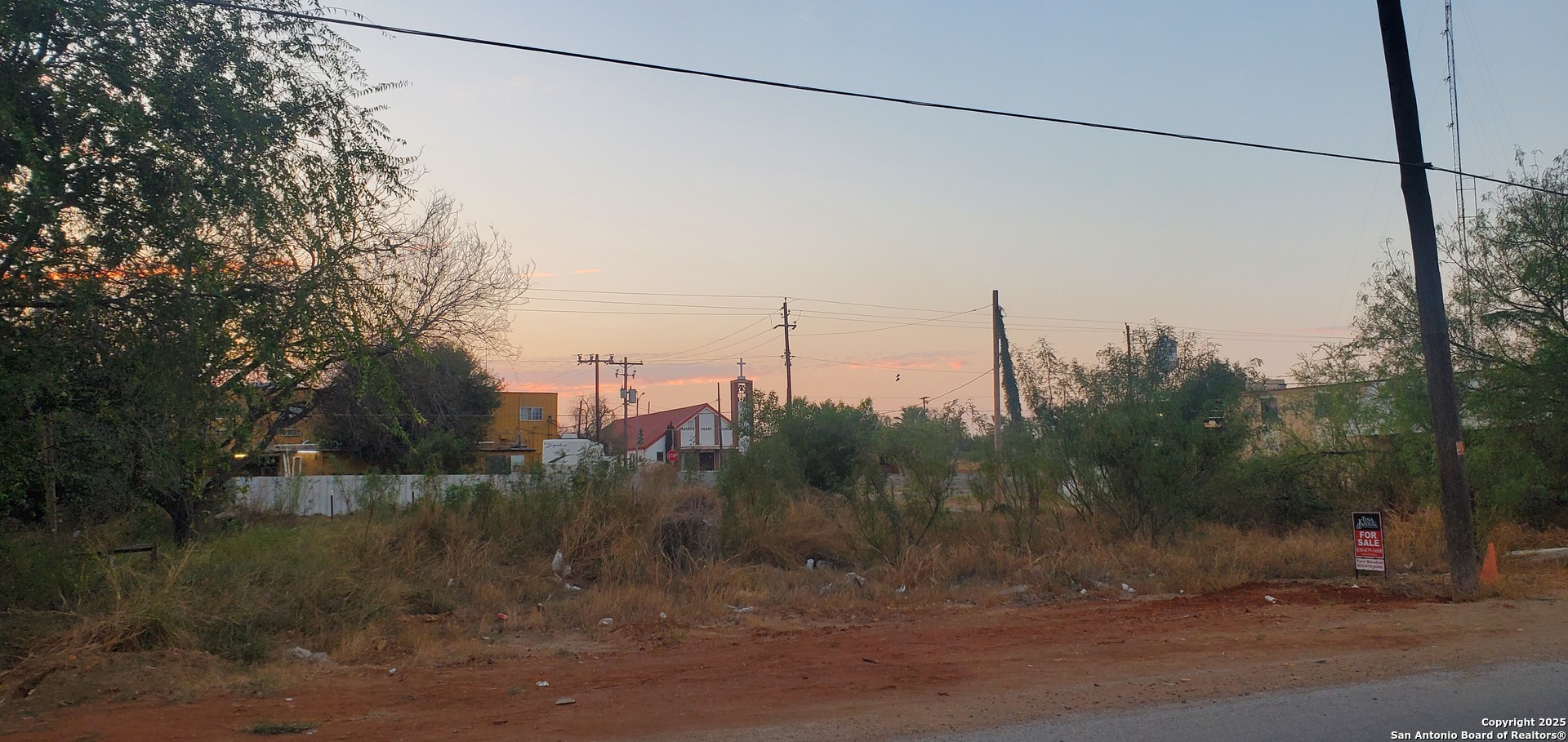 403 S Front Cotulla TX 78014