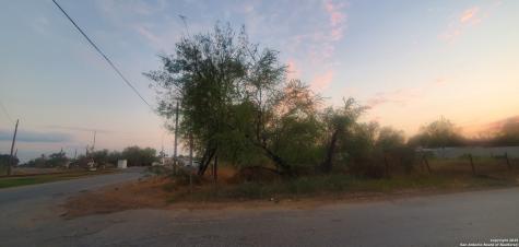 403 S Front Cotulla TX 78014