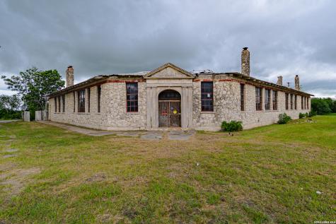 8589 N Us Highway 181 Tuleta TX 78162