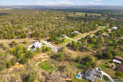 173 Woodlands Drive La Vernia TX 78121
