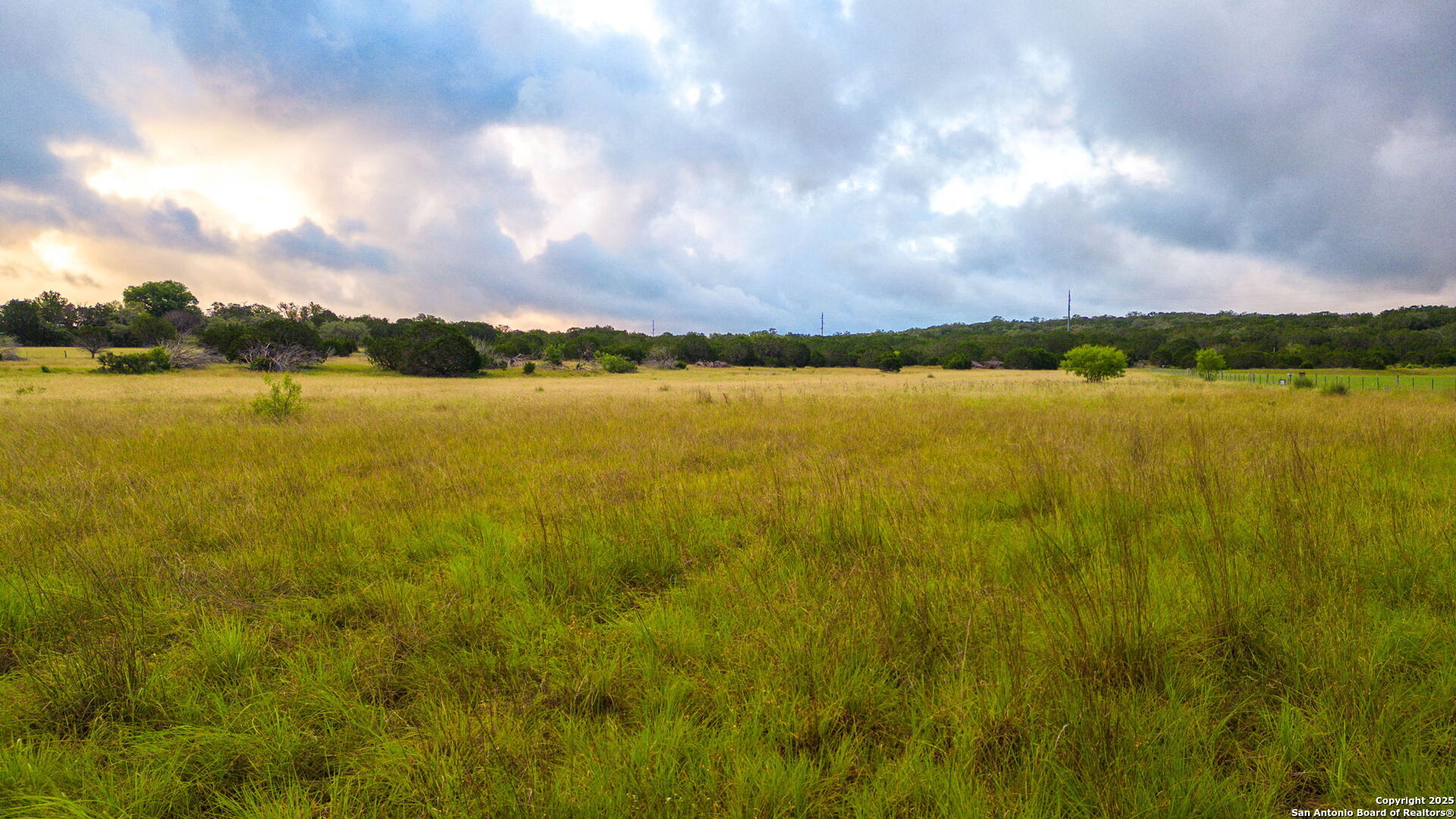 2186 Fm 470 Bandera TX 78003