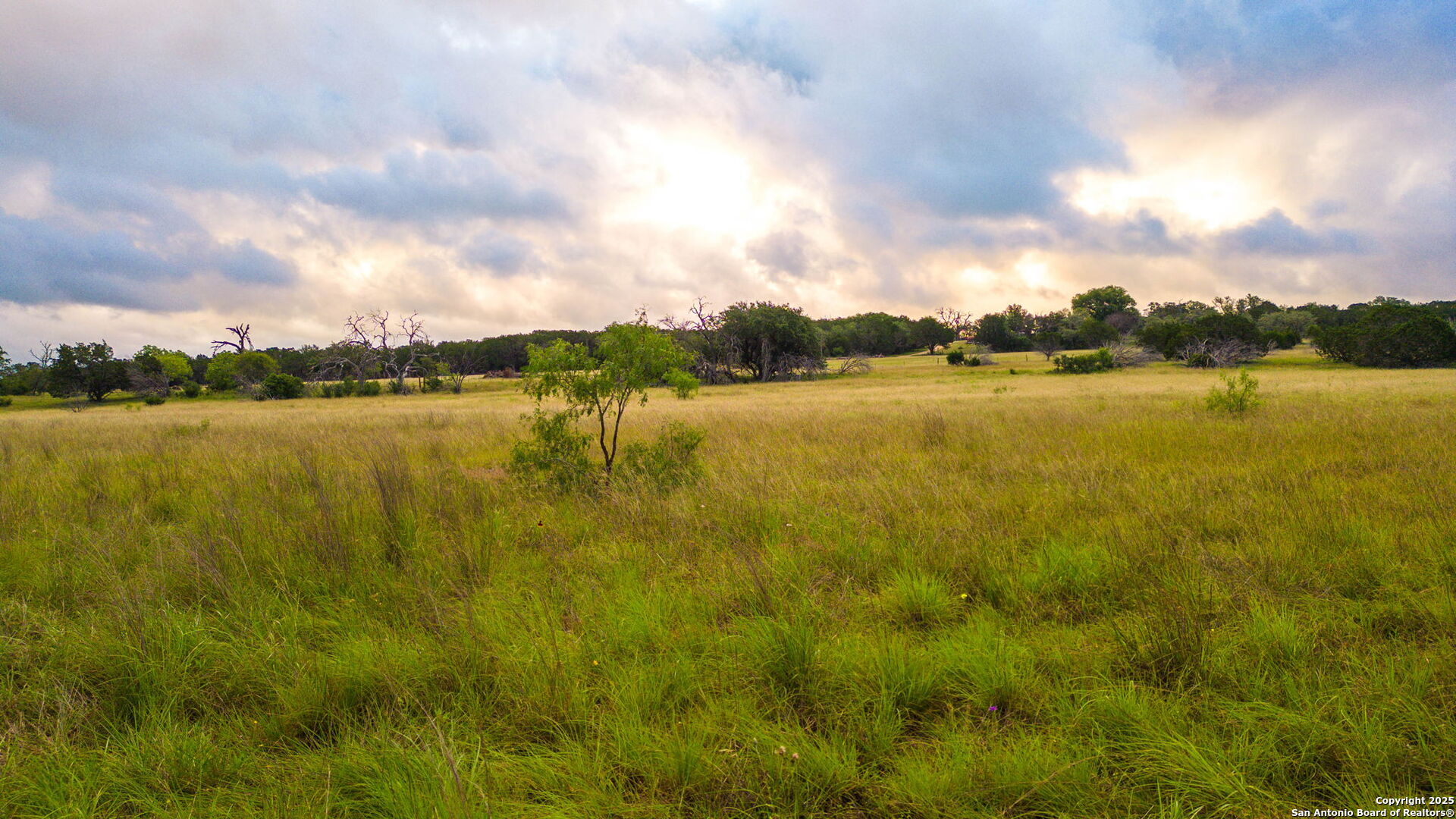 2186 Fm 470 Bandera TX 78003