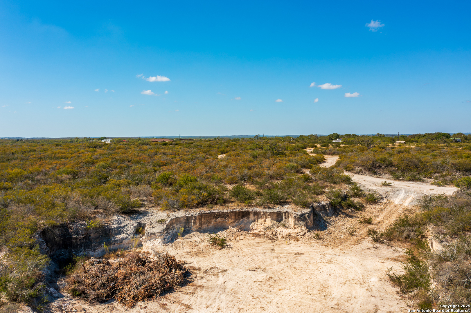840 County Road 652 Devine TX 78016