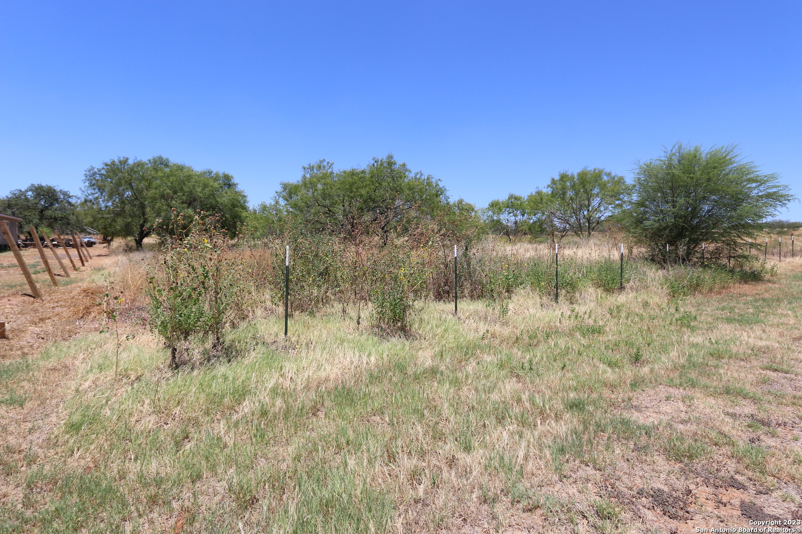 103 County Road 2638 Devine TX 78016