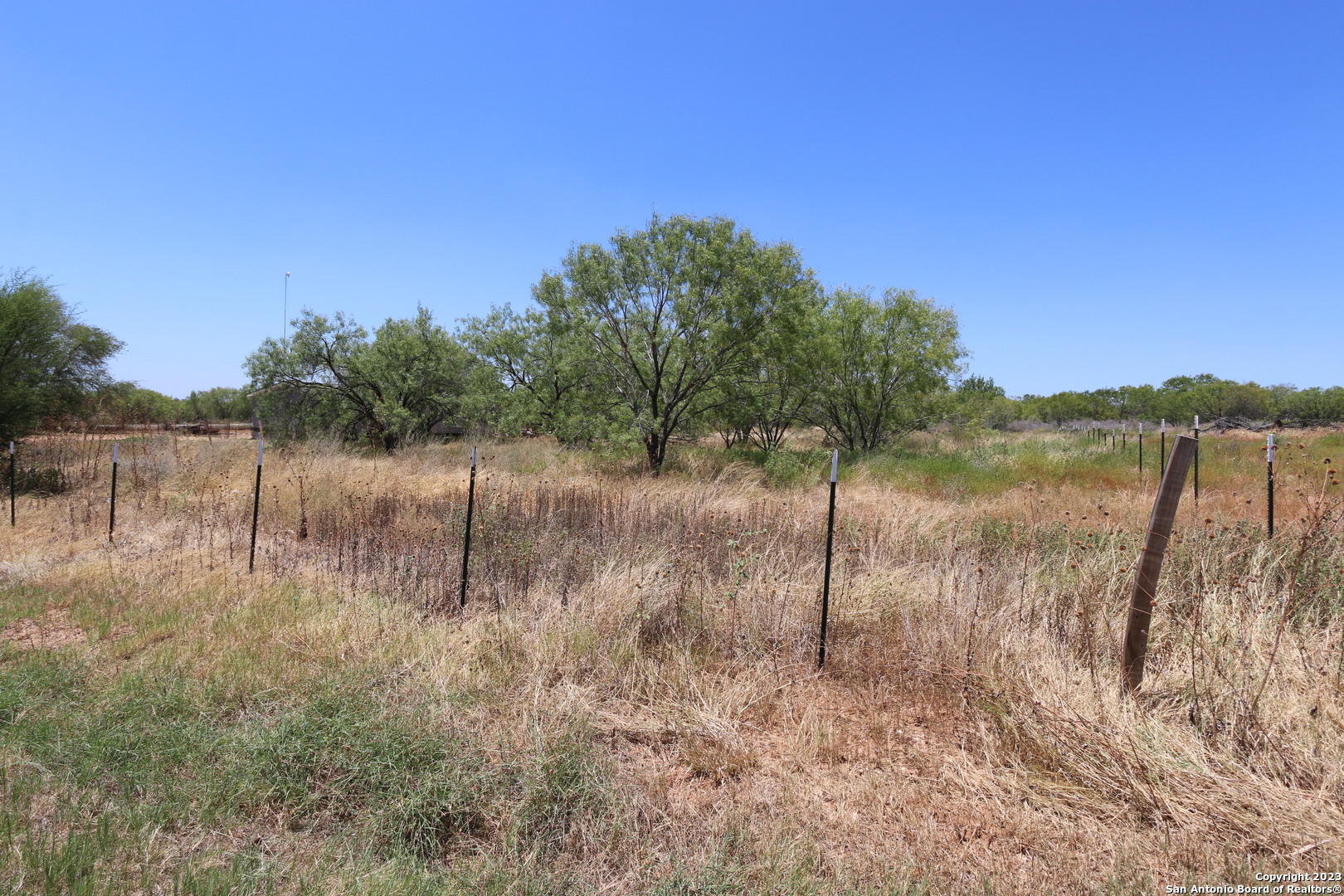 103 County Road 2638 Devine TX 78016