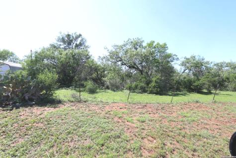 2257 County Road 475 Nixon TX 78140