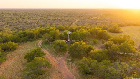1909 Hubbard Road Cotulla TX 78014