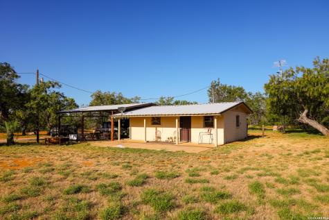 1909 Hubbard Road Cotulla TX 78014