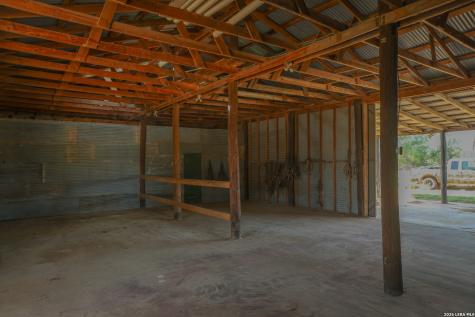 1909 Hubbard Road Cotulla TX 78014