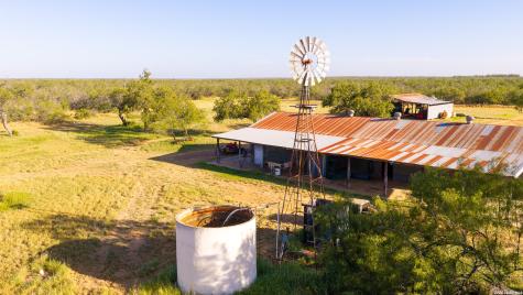 1909 Hubbard Road Cotulla TX 78014