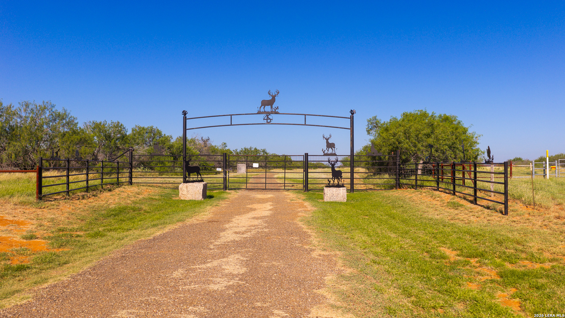 1909 Hubbard Road Cotulla TX 78014
