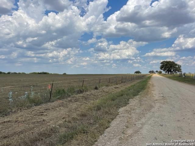 713 County Road 232 Floresville TX 78114