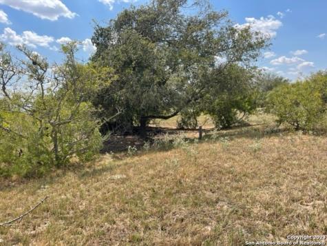 713 County Road 232 Floresville TX 78114