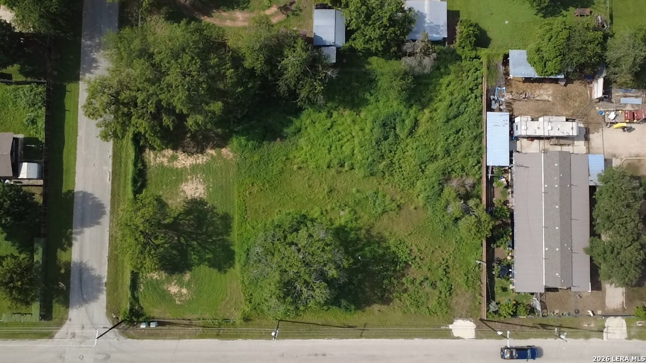8119 W Dixon Road Somerset TX 78069